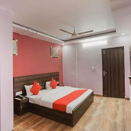 Hotel O Red Velvet Rooms & Banquet Faridabad Dış mekan fotoğraf