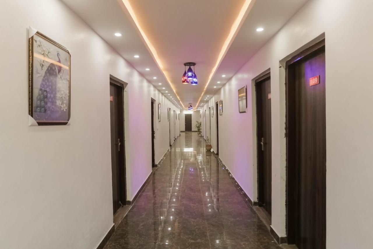 Hotel O Red Velvet Rooms & Banquet Faridabad Dış mekan fotoğraf
