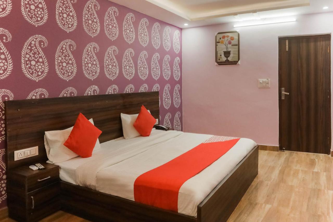 Hotel O Red Velvet Rooms & Banquet Faridabad Dış mekan fotoğraf