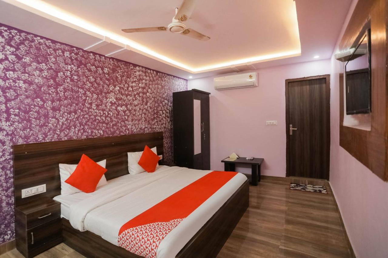 Hotel O Red Velvet Rooms & Banquet Faridabad Dış mekan fotoğraf
