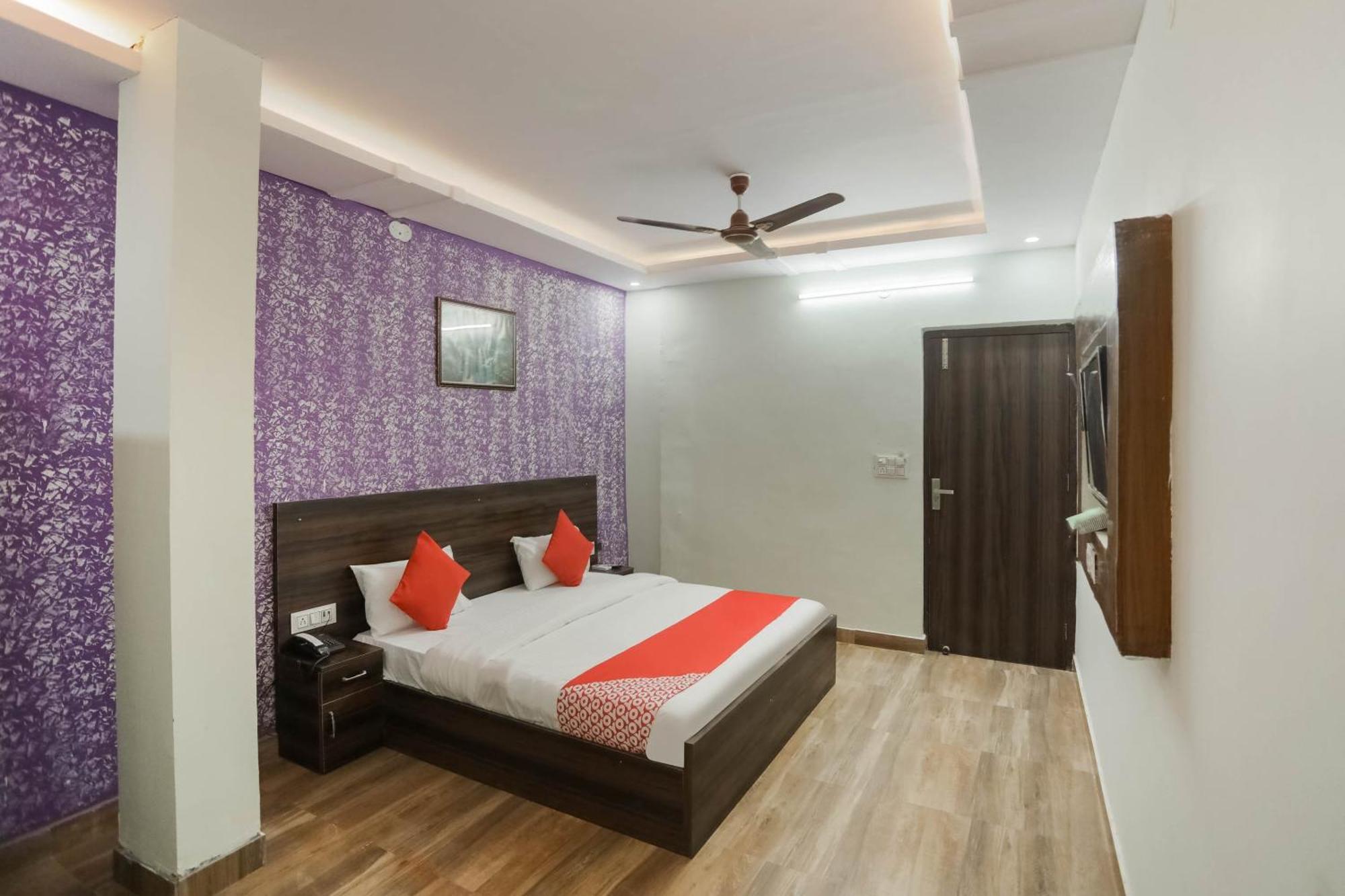 Hotel O Red Velvet Rooms & Banquet Faridabad Dış mekan fotoğraf