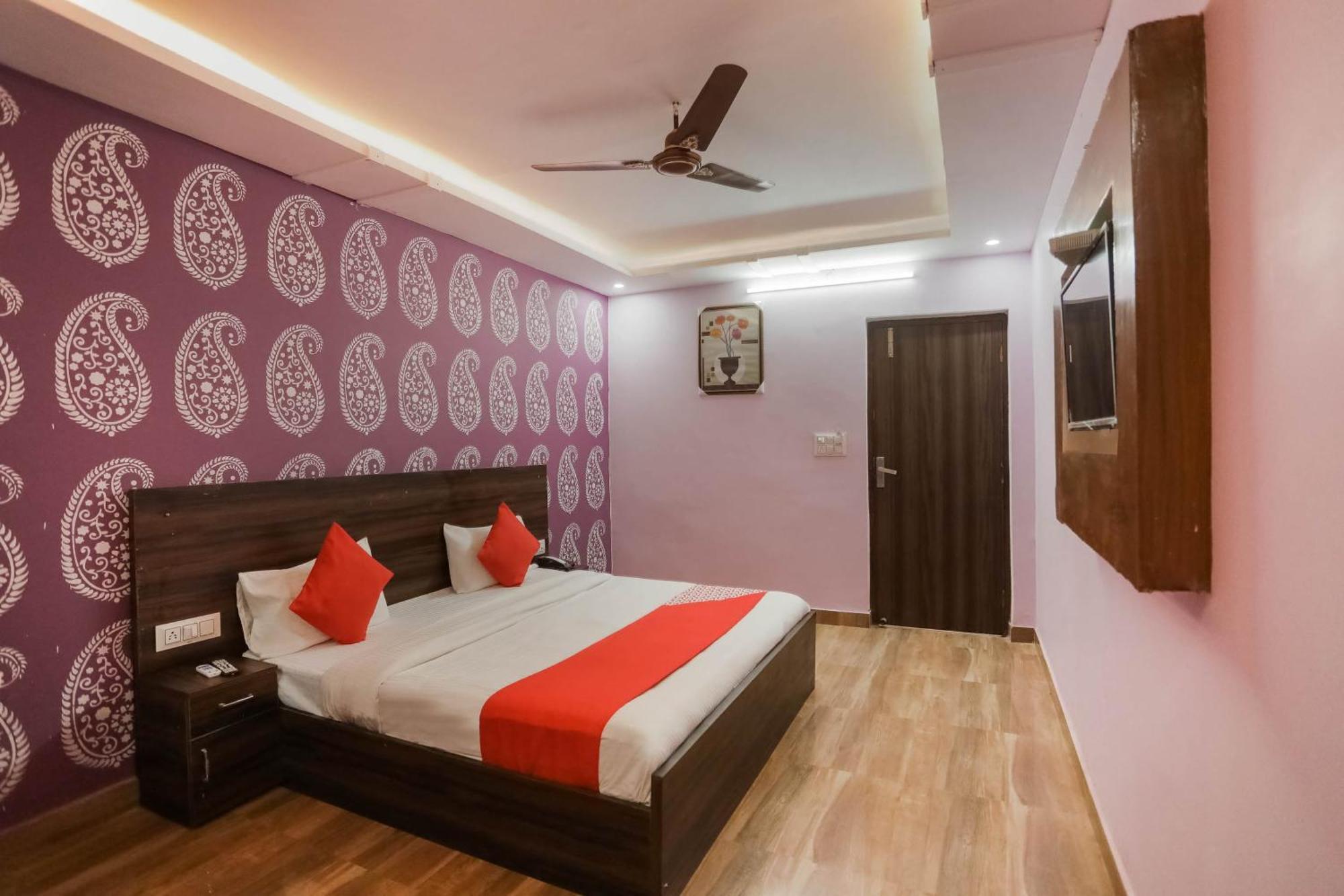 Hotel O Red Velvet Rooms & Banquet Faridabad Dış mekan fotoğraf