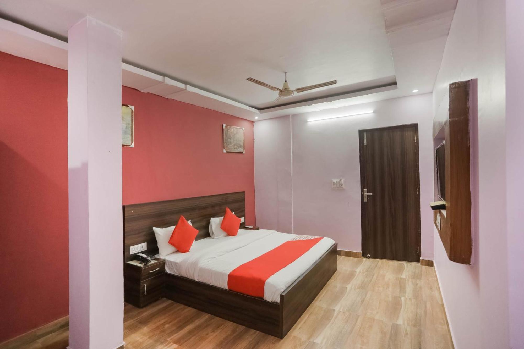 Hotel O Red Velvet Rooms & Banquet Faridabad Dış mekan fotoğraf