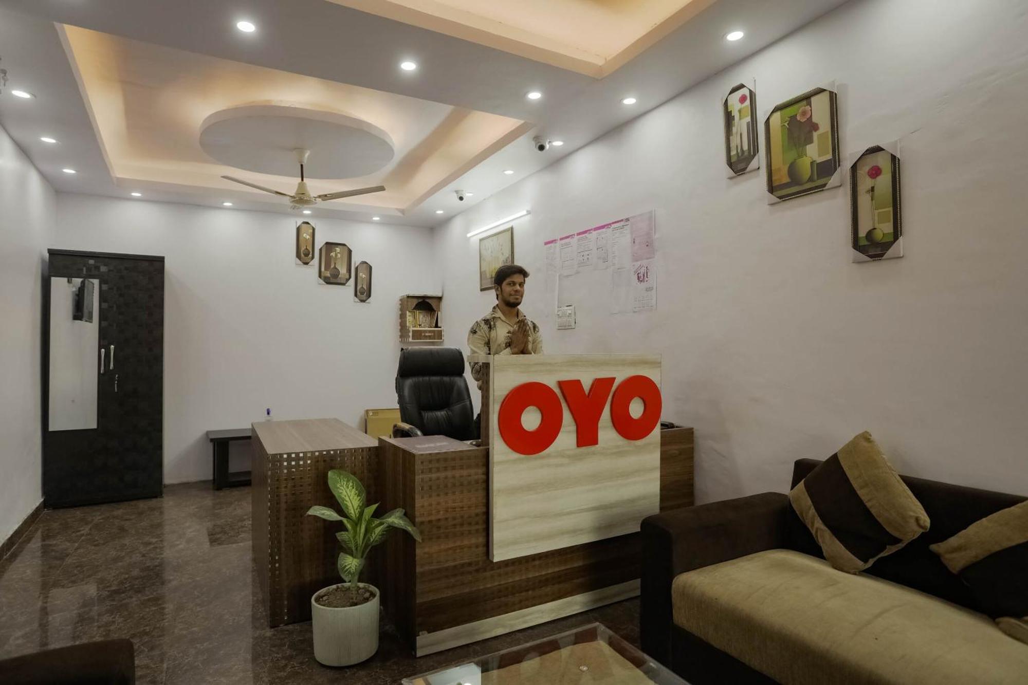 Hotel O Red Velvet Rooms & Banquet Faridabad Dış mekan fotoğraf