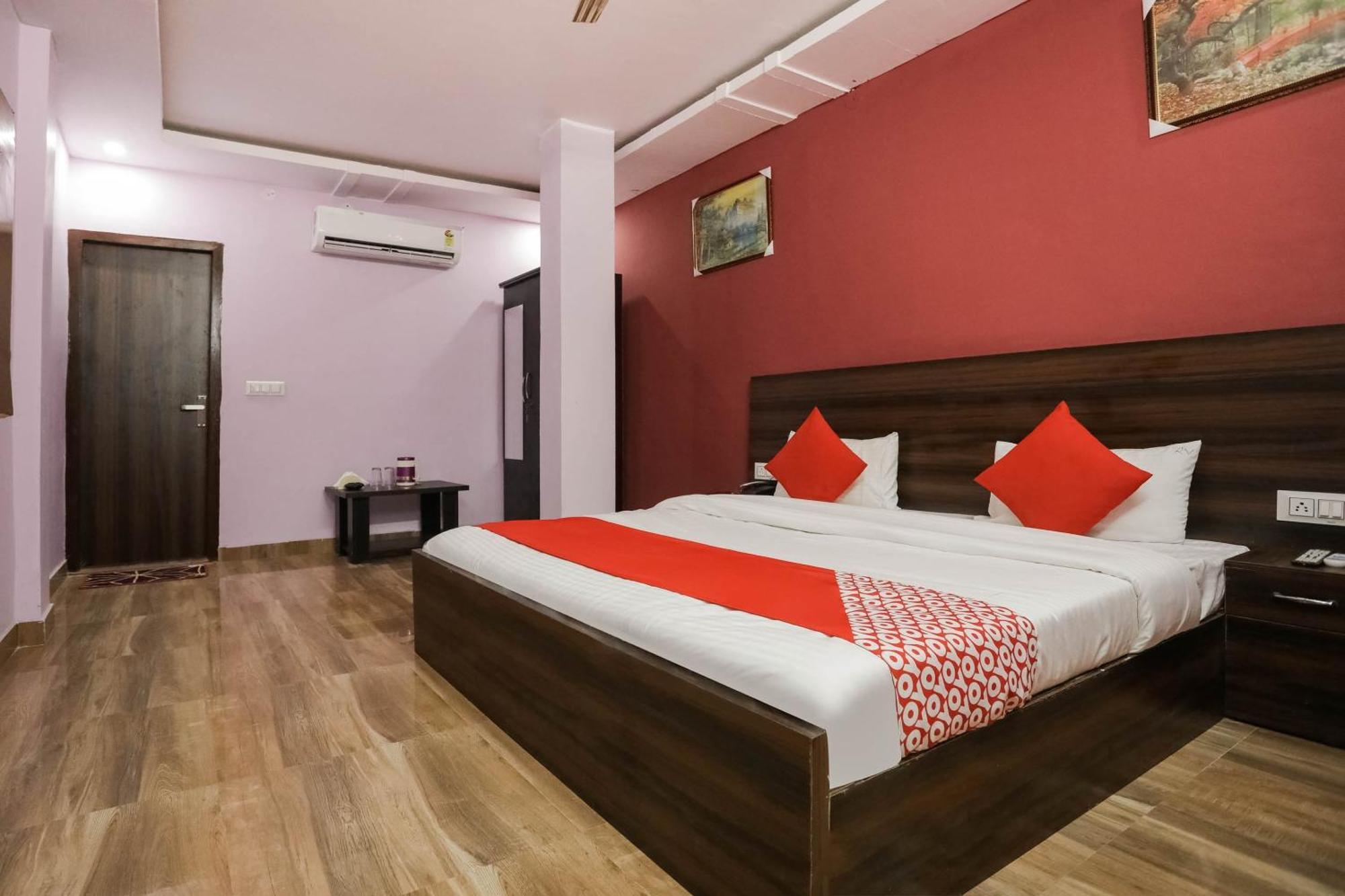 Hotel O Red Velvet Rooms & Banquet Faridabad Dış mekan fotoğraf