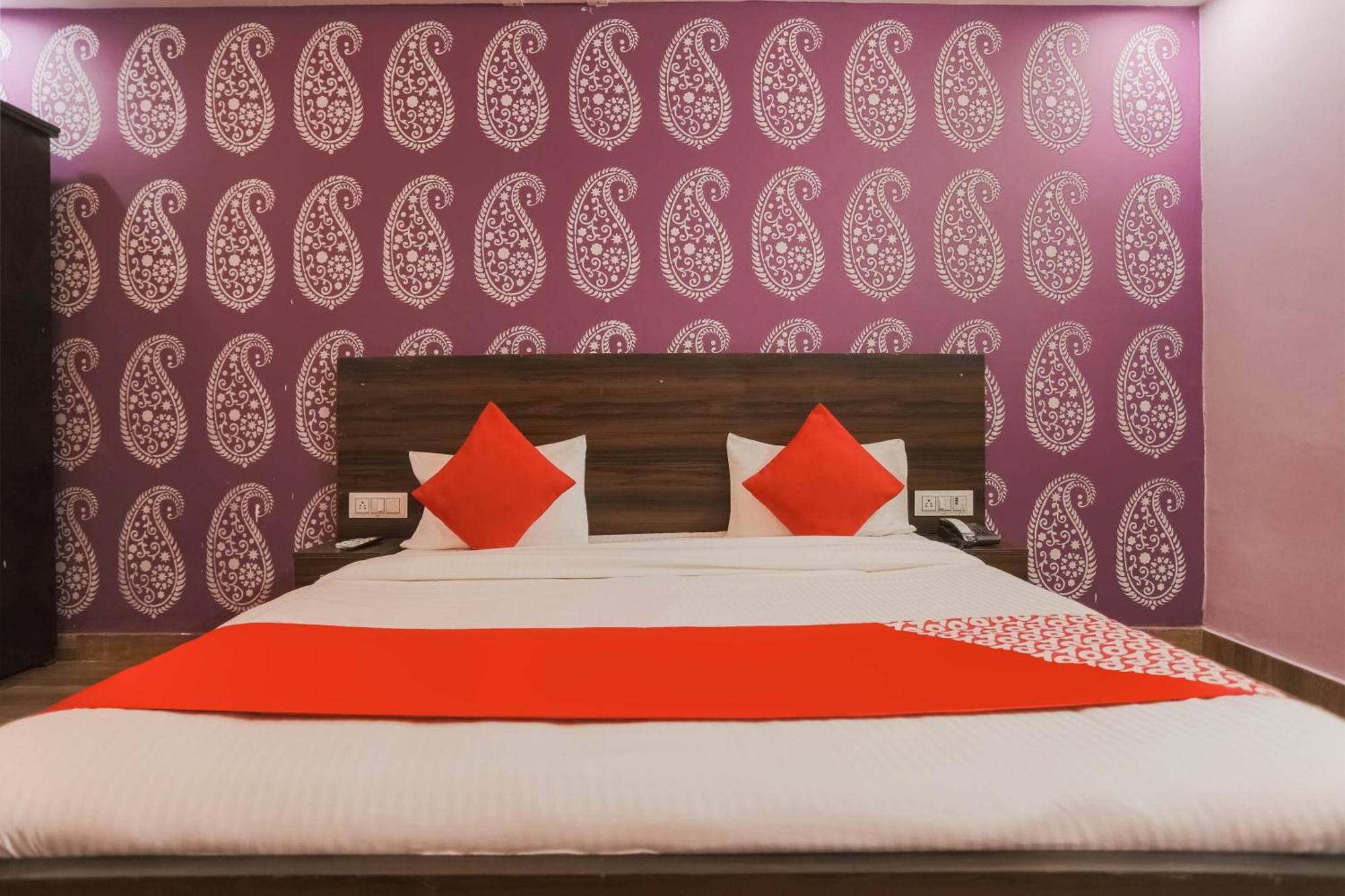 Hotel O Red Velvet Rooms & Banquet Faridabad Dış mekan fotoğraf