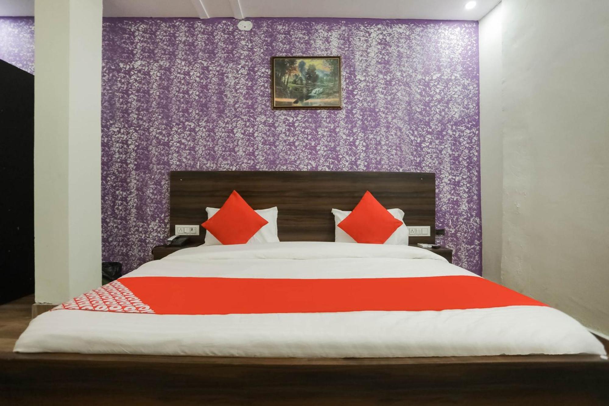 Hotel O Red Velvet Rooms & Banquet Faridabad Dış mekan fotoğraf