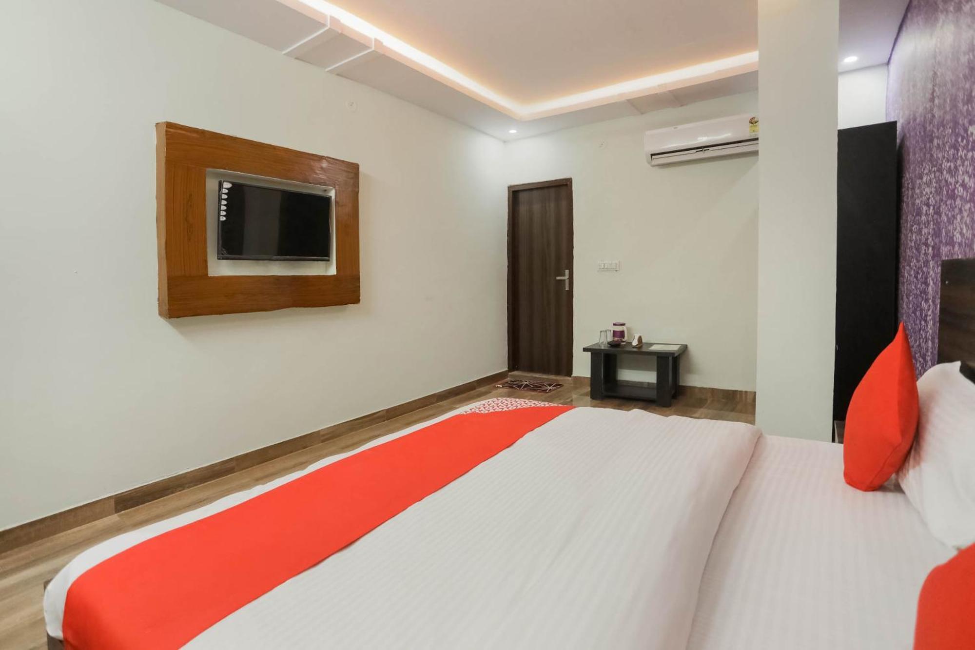 Hotel O Red Velvet Rooms & Banquet Faridabad Dış mekan fotoğraf
