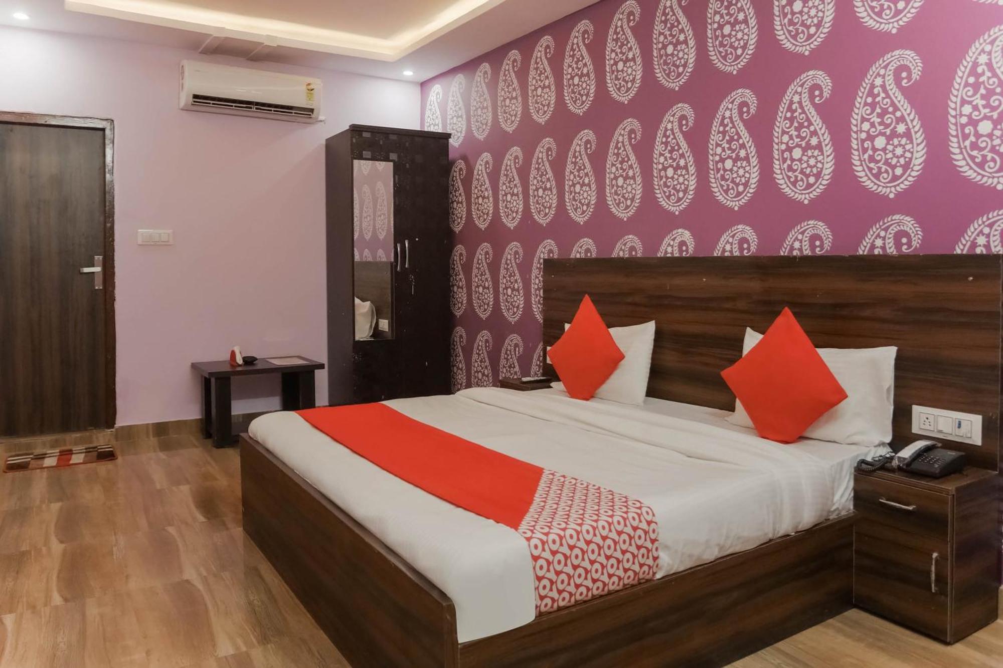 Hotel O Red Velvet Rooms & Banquet Faridabad Dış mekan fotoğraf