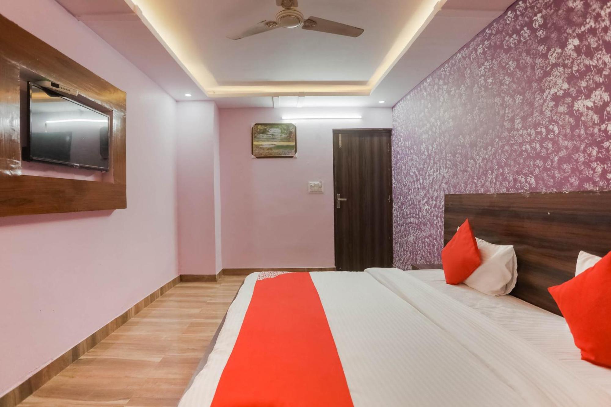 Hotel O Red Velvet Rooms & Banquet Faridabad Dış mekan fotoğraf