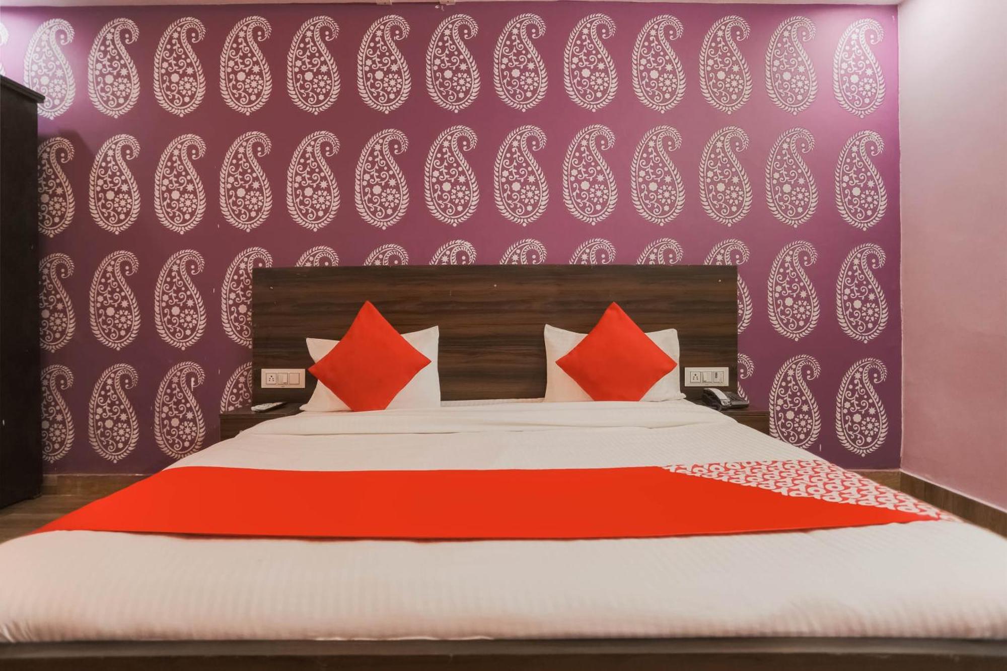 Hotel O Red Velvet Rooms & Banquet Faridabad Dış mekan fotoğraf