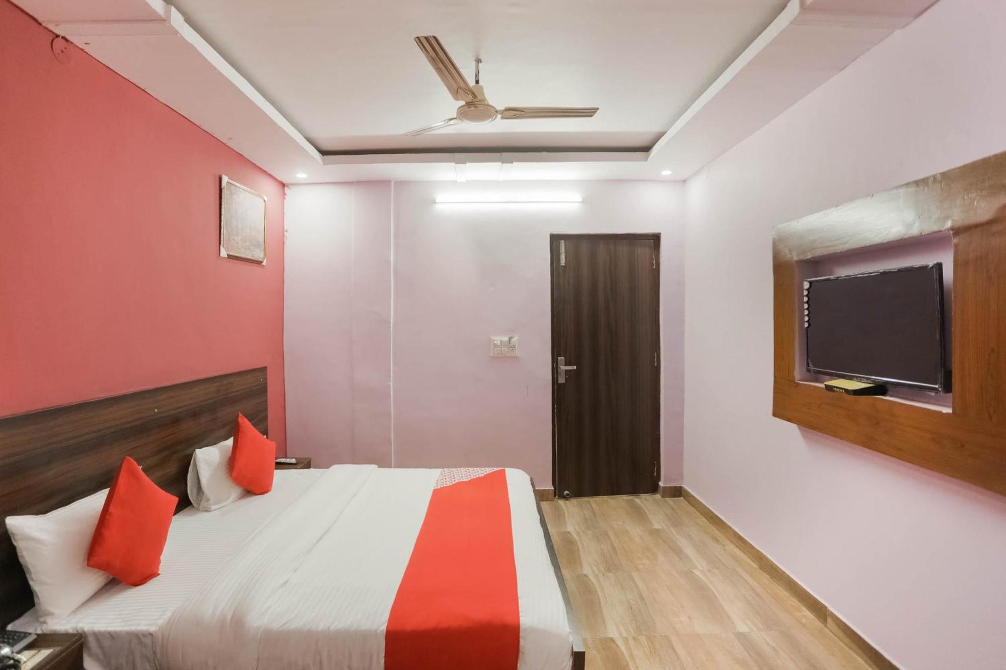 Hotel O Red Velvet Rooms & Banquet Faridabad Dış mekan fotoğraf