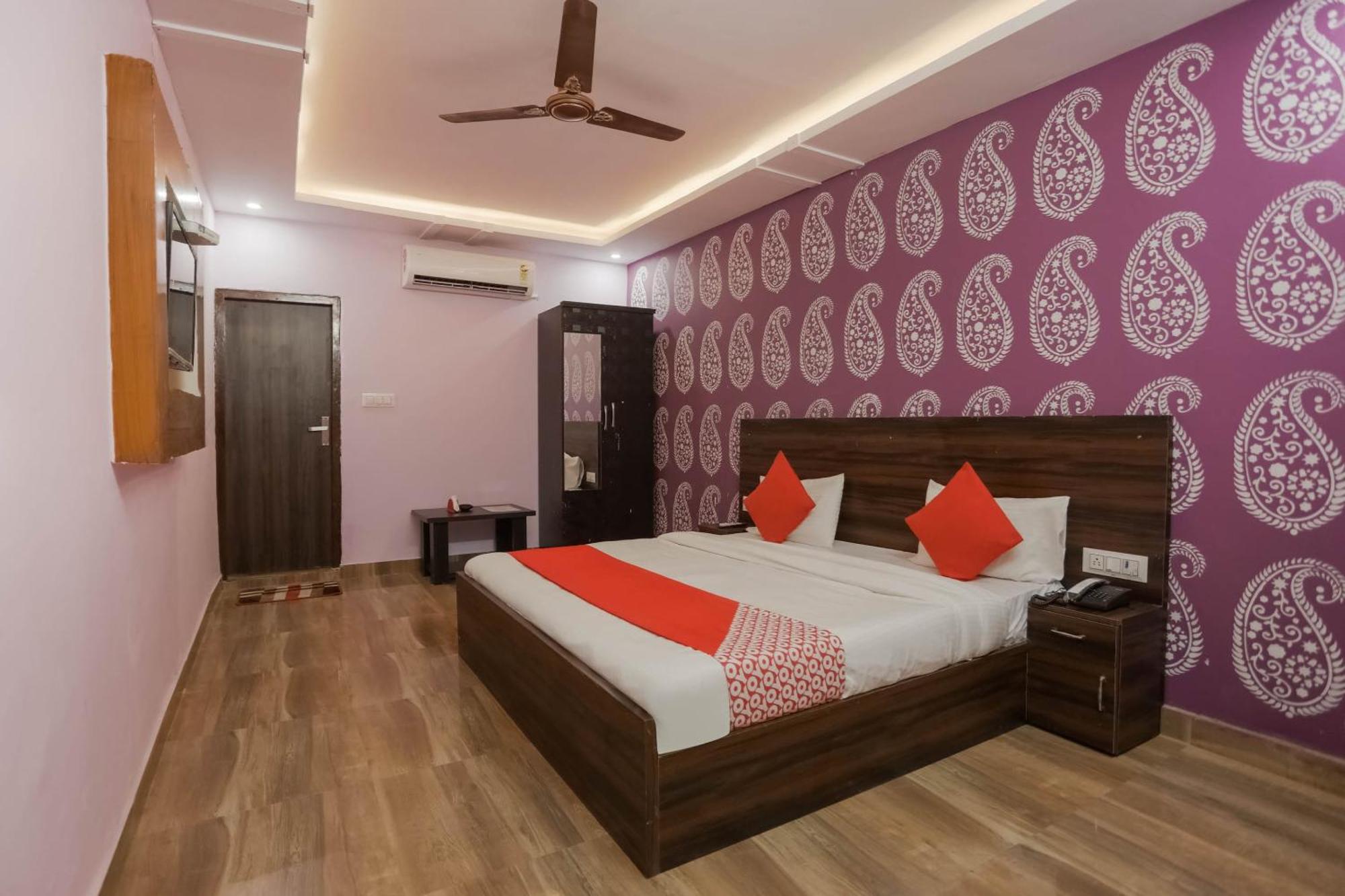 Hotel O Red Velvet Rooms & Banquet Faridabad Dış mekan fotoğraf