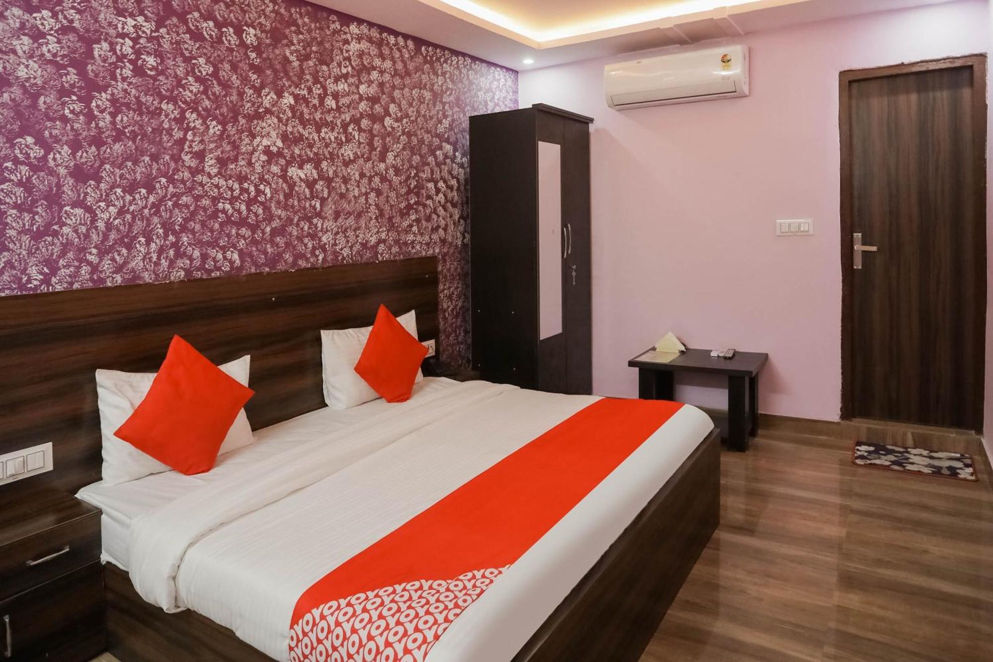 Hotel O Red Velvet Rooms & Banquet Faridabad Dış mekan fotoğraf